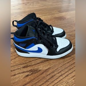 Boys Jordan Mid 1 Sneakers